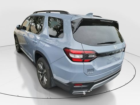 Used 2025 Honda Pilot Elite image 3