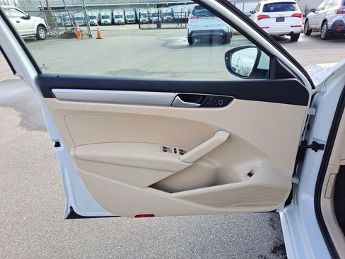 Used 2017 Volkswagen Passat 1.8T S image 10