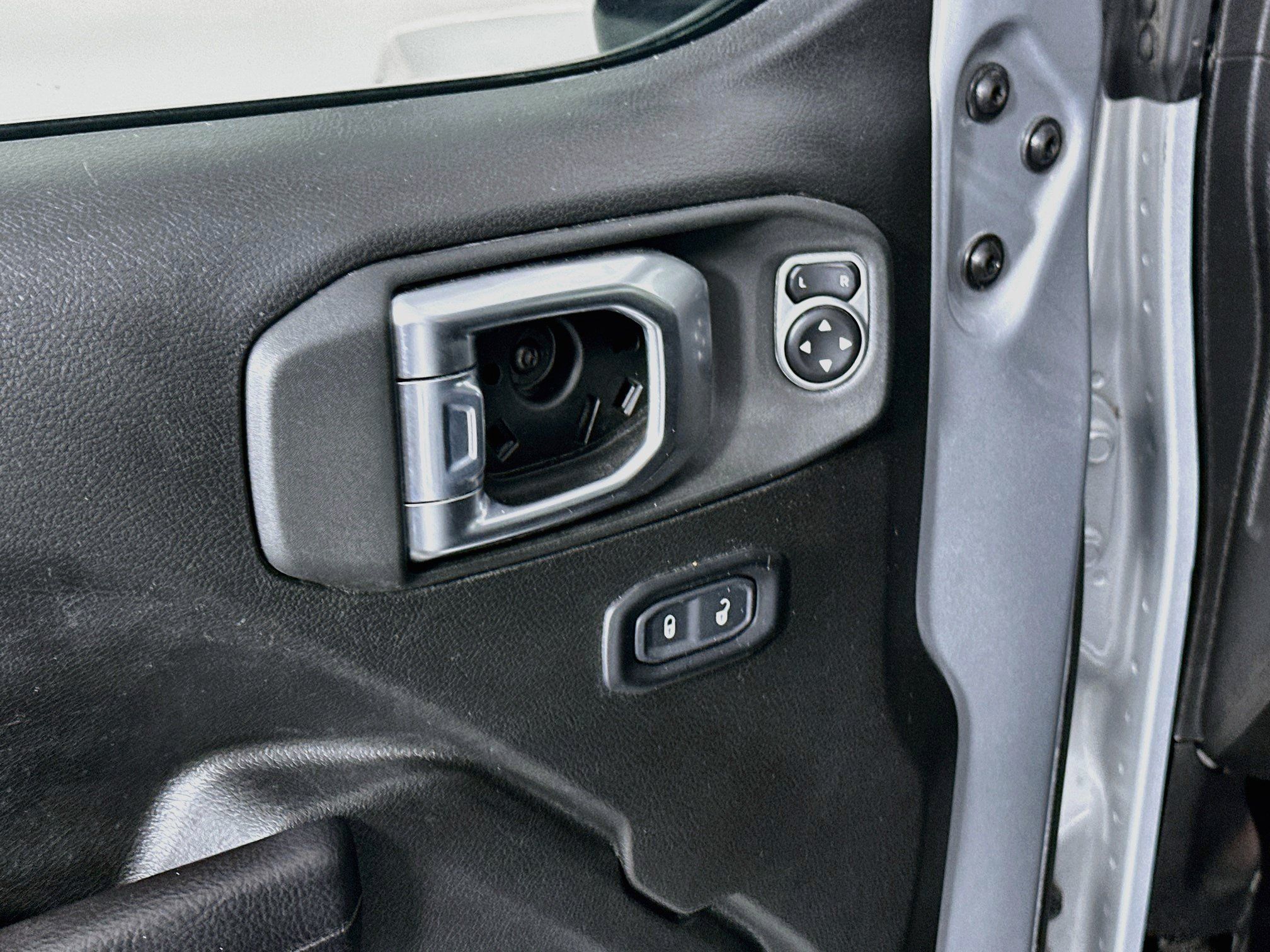 Used 2023 Jeep Gladiator Sport AWD/4WD image 15