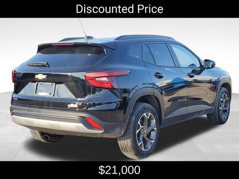 Certified 2024 Chevrolet Trax LT w/ Driver Confidence Package image 3