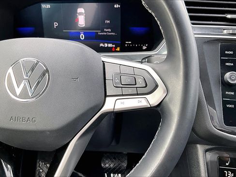 Used 2022 Volkswagen Tiguan SE image 24
