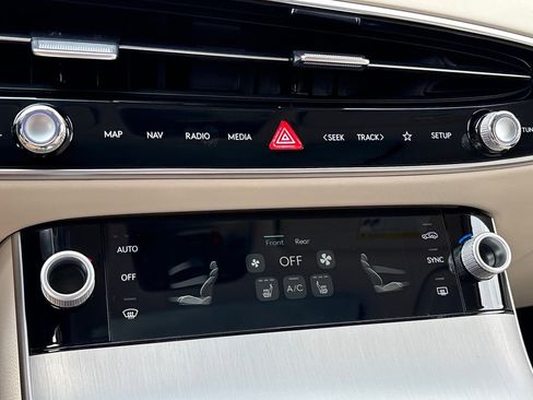 New 2026 Genesis GV70 2.5T Select image 18