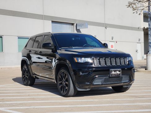 Used 2020 Jeep Grand Cherokee Altitude image 2