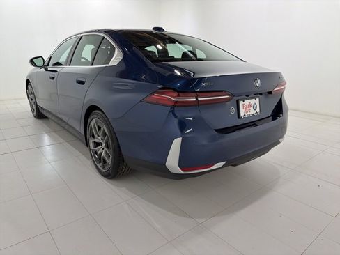 Used 2026 BMW 530i xDrive image 3