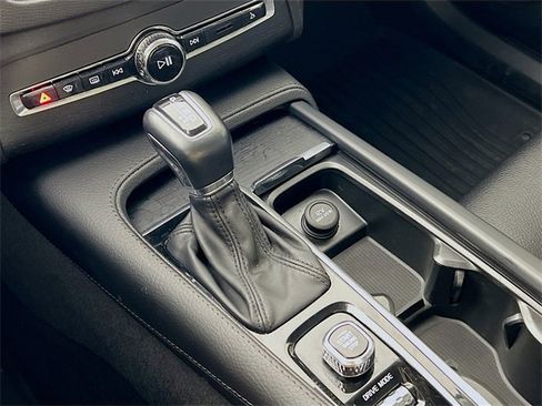 Used 2020 Volvo XC90 T6 Momentum w/ Protection Package Premier image 23