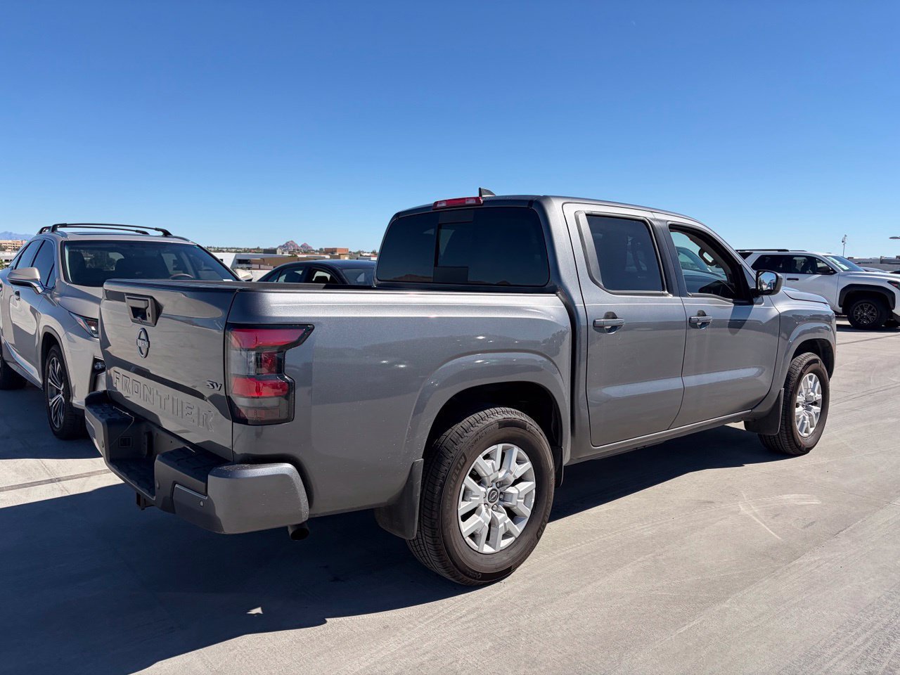 Used 2024 Nissan Frontier SV w/ SV Convenience Package RWD image 2