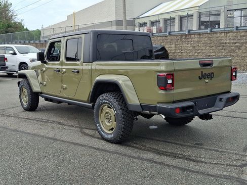 Used 2026 Jeep Gladiator Willys AWD/4WD image 3