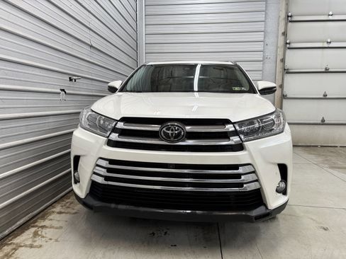 Used 2018 Toyota Highlander Limited Platinum image 2