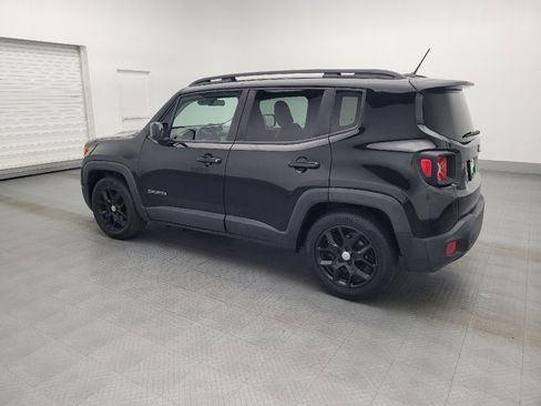 Used 2015 Jeep Renegade Latitude image 3