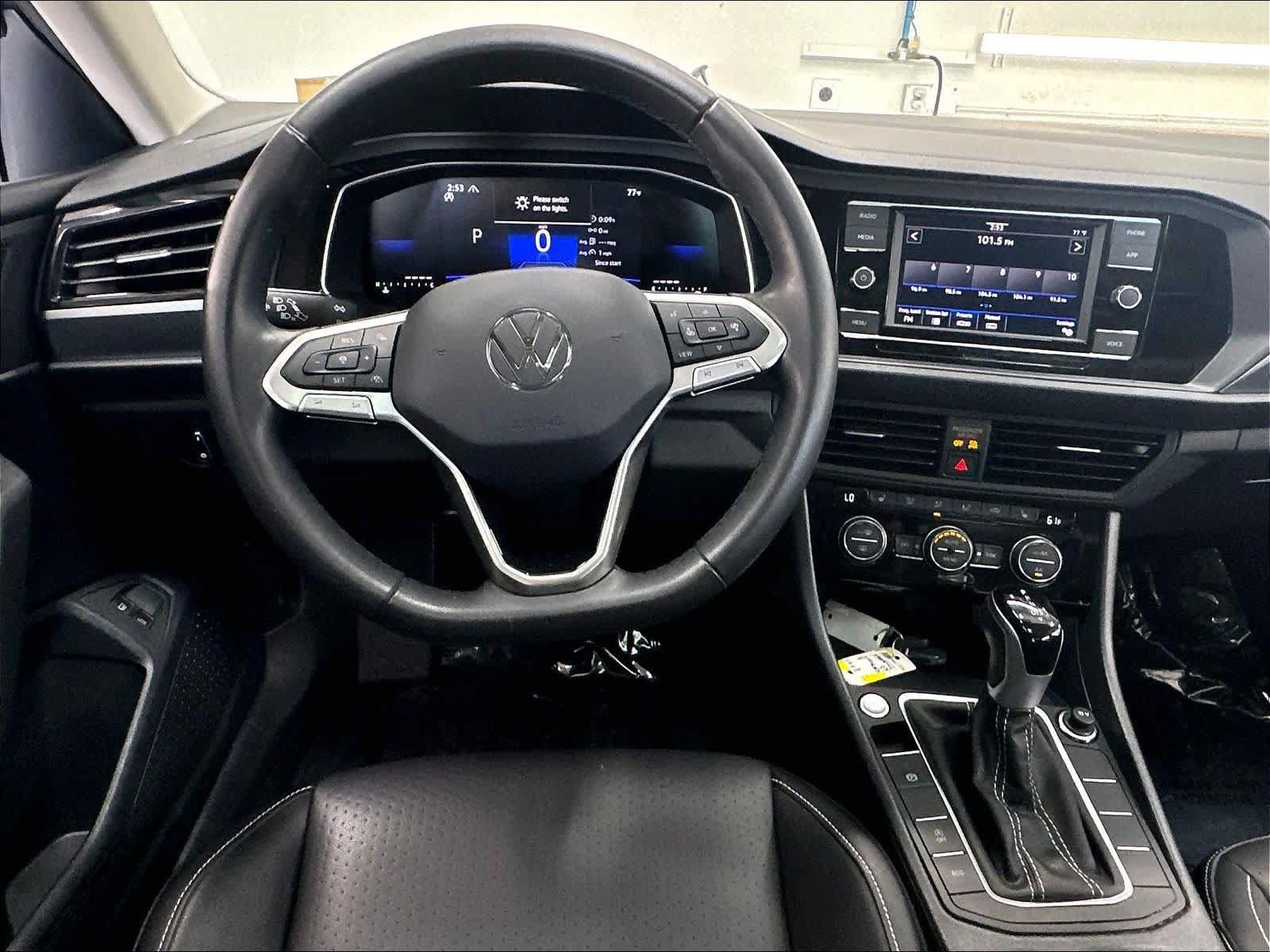 Used 2024 Volkswagen Jetta SE w/ Panoramic Sunroof Package FWD image 11