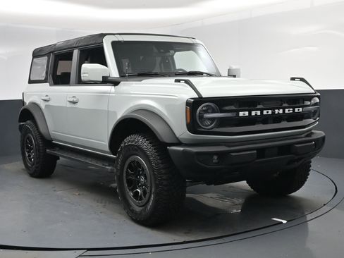 Used 2023 Ford Bronco Outer Banks w/ Sasquatch Package image 8