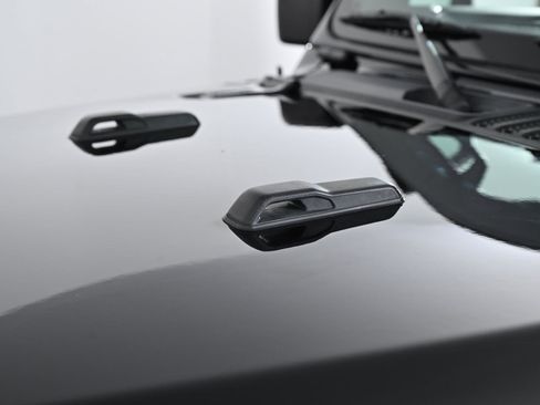 Used 2022 Jeep Gladiator Overland w/ Cold Weather Group image 13