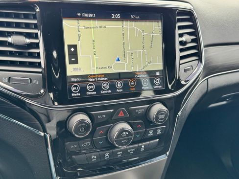 Used 2022 Jeep Grand Cherokee Limited image 23