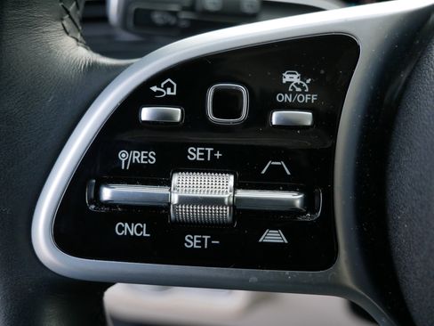 Used 2022 Mercedes-Benz GLS 450 4MATIC image 27