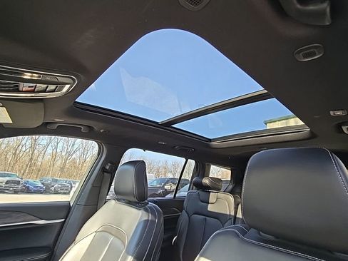 Used 2024 Jeep Grand Cherokee L Limited w/ Luxury Tech Group II image 23