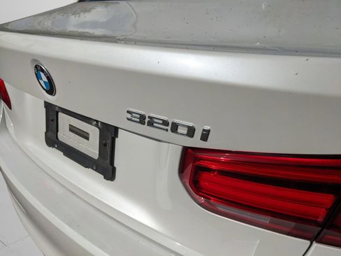 Used 2017 BMW 320i Sedan image 30