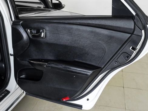 Used 2015 Toyota Avalon Limited FWD image 36