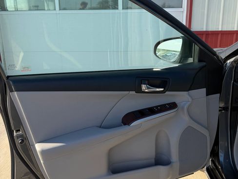 Used 2012 Toyota Camry XLE FWD image 8