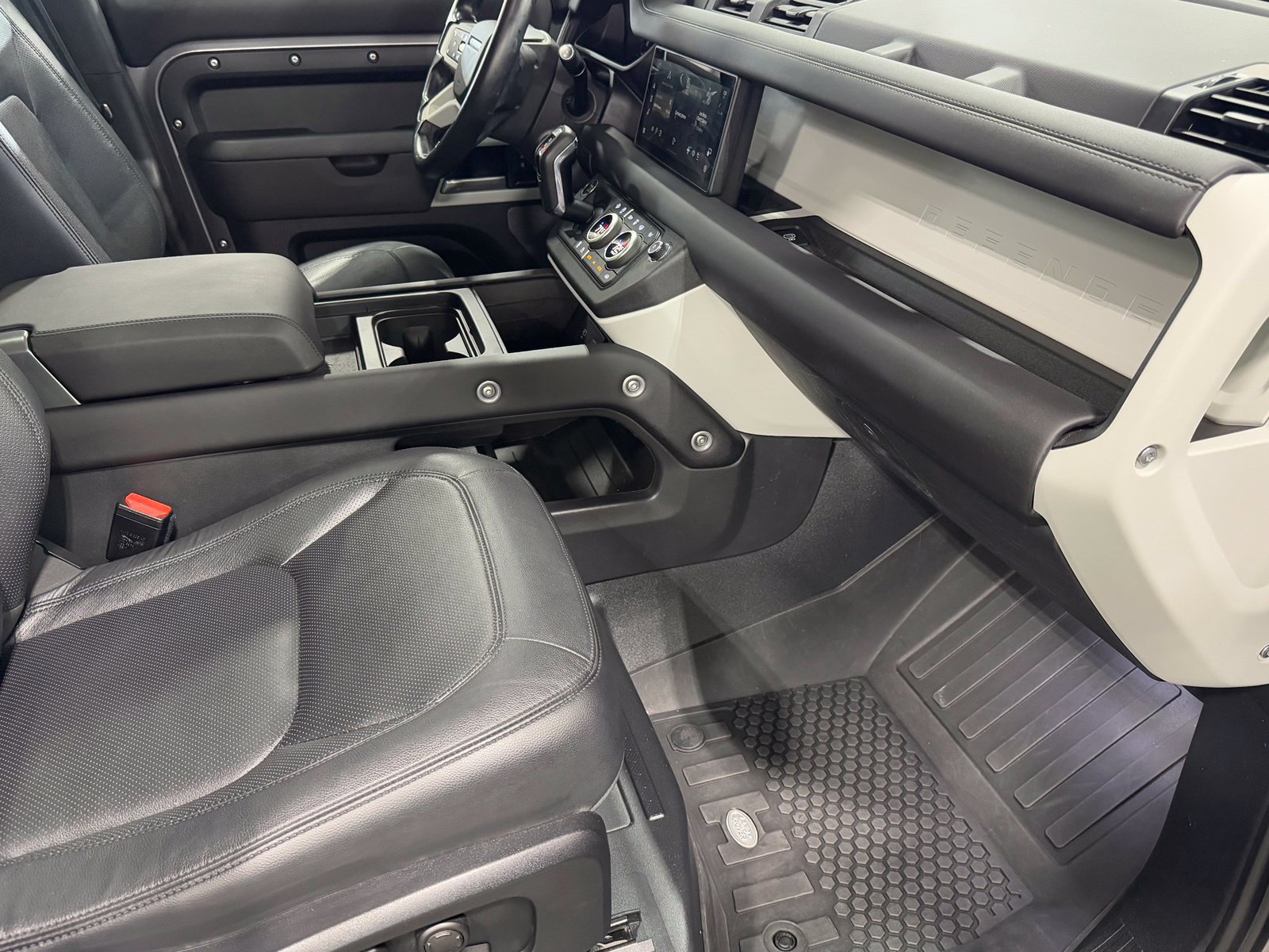 Used 2024 Land Rover Defender 110 S AWD/4WD image 51