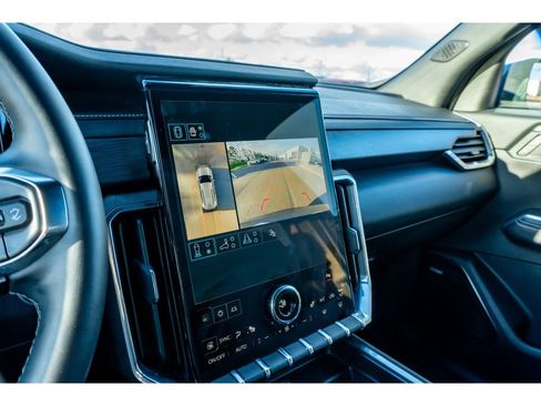 Used 2025 GMC Acadia Elevation image 25