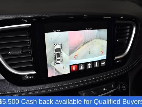 New 2026 Chrysler Pacifica Select AWD/4WD image 18