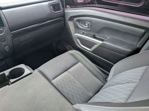 Used 2022 Nissan Titan SV image 16
