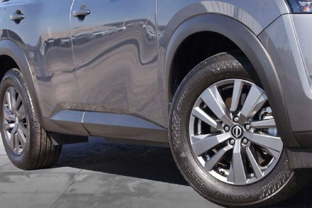 Certified 2025 Nissan Pathfinder SV w/ SV Premium Package FWD image 3
