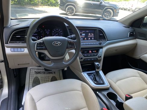 Used 2017 Hyundai Elantra SE FWD image 30