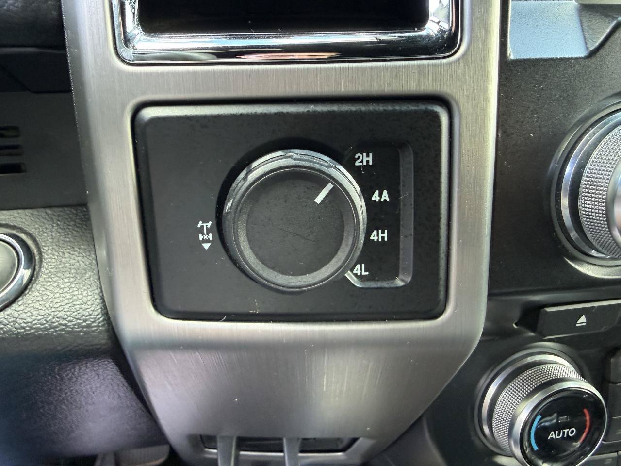 Used 2015 Ford F150 Platinum w/ Equipment Group 701A Luxury AWD/4WD image 19