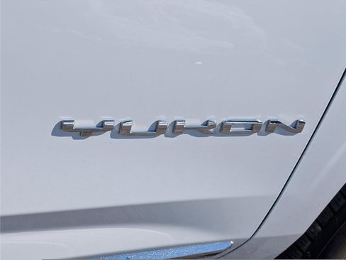 Used 2024 GMC Yukon SLT image 9