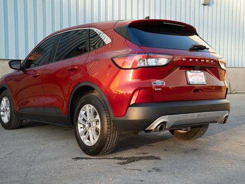 Used 2020 Ford Escape SE image 15