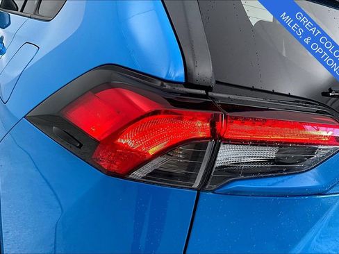 Used 2021 Toyota RAV4 XLE Premium w/ Carpet Mat Package (TMS) image 41