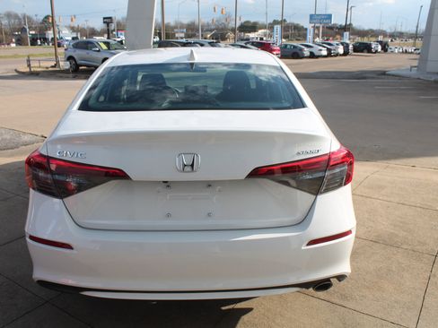 Used 2023 Honda Civic Sport image 6
