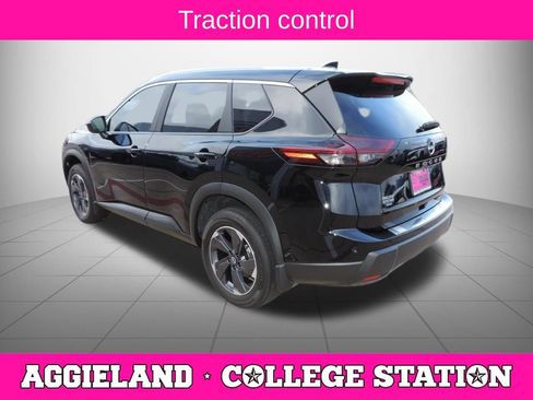 Certified 2026 Nissan Rogue SV w/ SV Premium Package FWD image 6