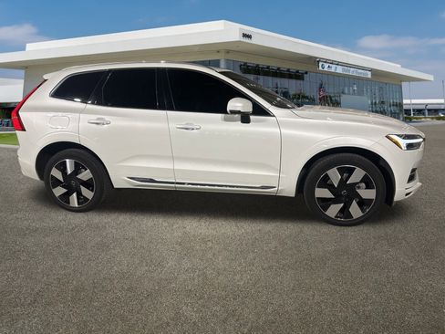 Used 2021 Volvo XC60 T8 Inscription Expression w/ Advanced Package image 3