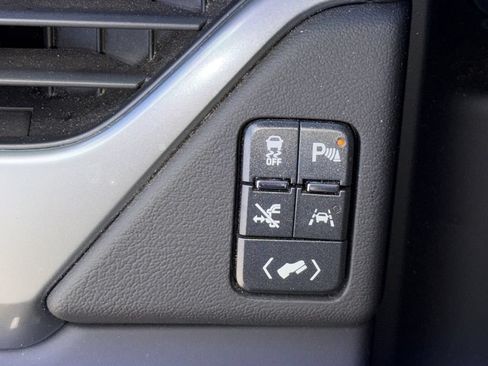 Used 2018 Chevrolet Tahoe Premier RWD image 15