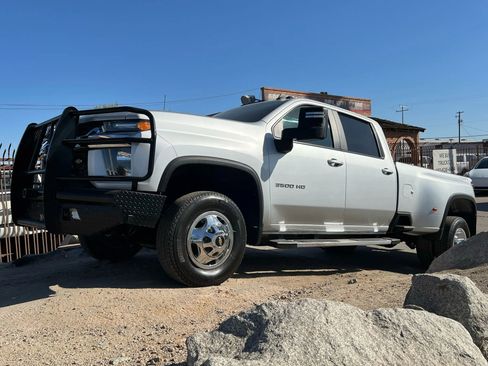 Used 2023 Chevrolet Silverado 3500 LT w/ Convenience Package AWD/4WD image 2