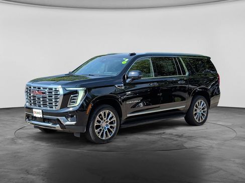 Used 2025 GMC Yukon XL Denali AWD/4WD image 3