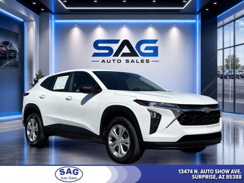 Used 2025 Chevrolet Trax LS FWD image 1
