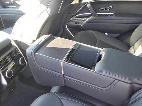 Used 2024 Land Rover Range Rover Autobiography image 29