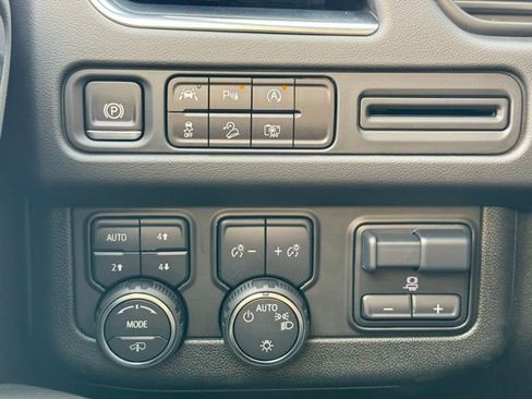 Certified 2024 Chevrolet Suburban Z71 w/ Z71 Off-Road Package image 31