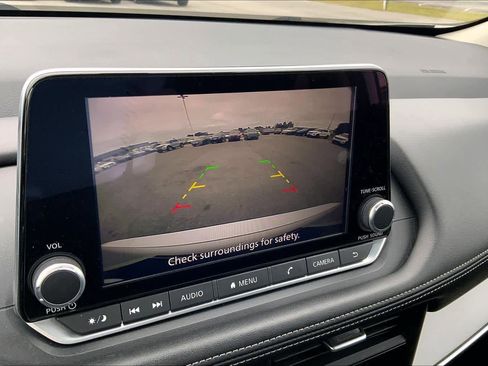 Used 2024 Nissan Rogue SV image 27