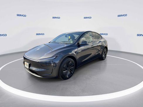 Used 2026 Tesla Model Y 2WD image 4
