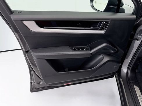 Certified 2024 Porsche Cayenne Coupe AWD/4WD image 24
