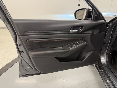 Used 2022 Nissan Altima 2.5 SR image 39