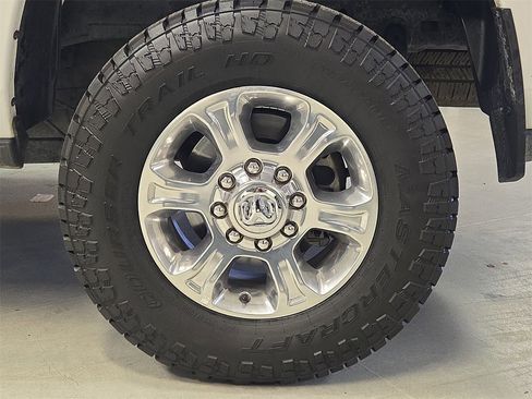 Used 2024 RAM 2500 Big Horn image 32