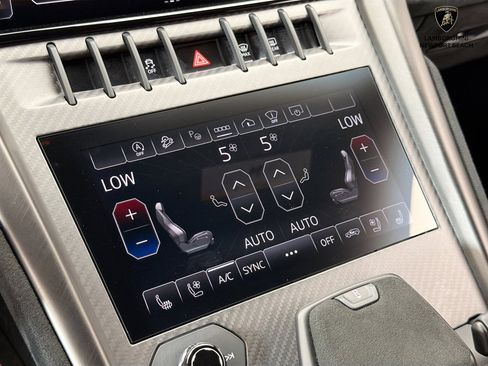 Used 2024 Lamborghini Urus Performante AWD/4WD image 16