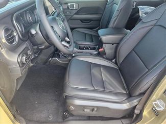 New 2025 Jeep Gladiator High Tide video 4