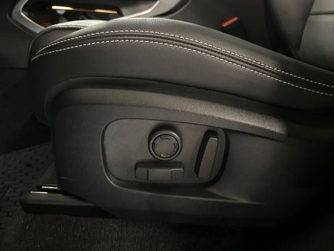 Used 2026 Jaguar F-PACE R-Dynamic S image 17