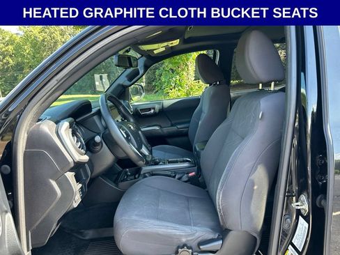Used 2016 Toyota Tacoma TRD Sport w/ Premium & Technology Package RWD image 5
